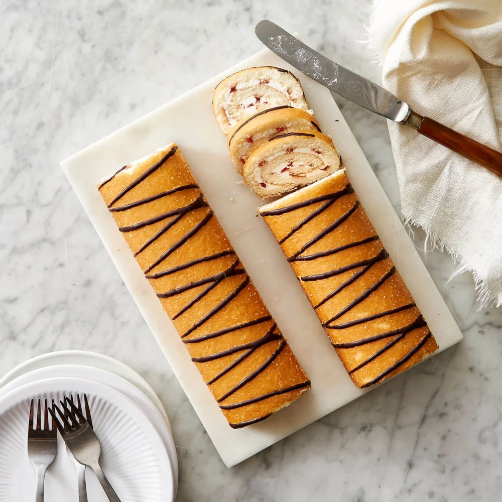 Dan Cake Strawberry Swiss Roll 200g